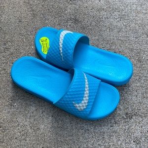 EUC WMNS NIKE BENASSI SOLARSOFT SLIDES
JDI TEALS AQUAS WHITES LIMIT RARE COLOR